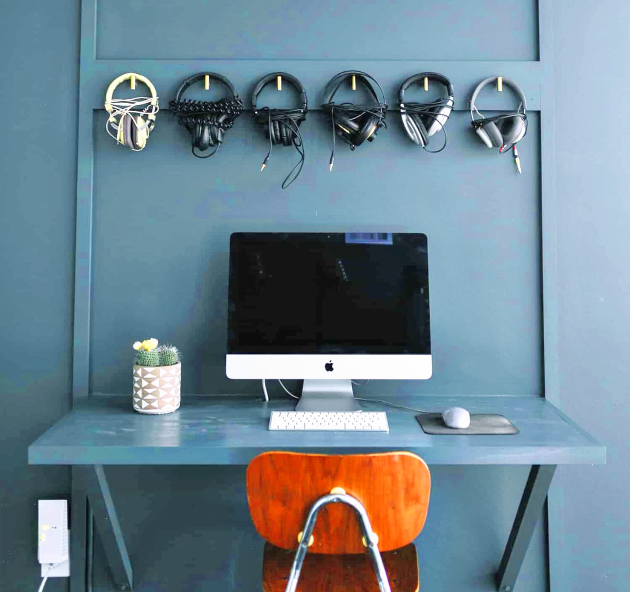 We Show How to Set Up a Budget Home Office